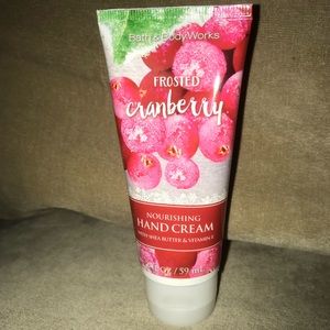 Bath & body works frosted cranberry cream